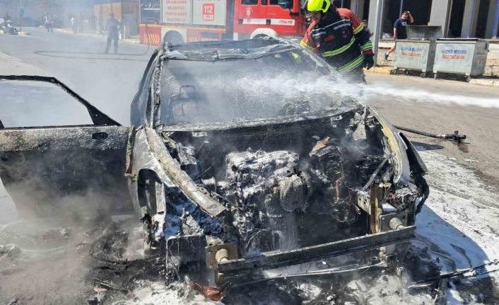 Balıkesir’de araç yangını panik oluşturdu