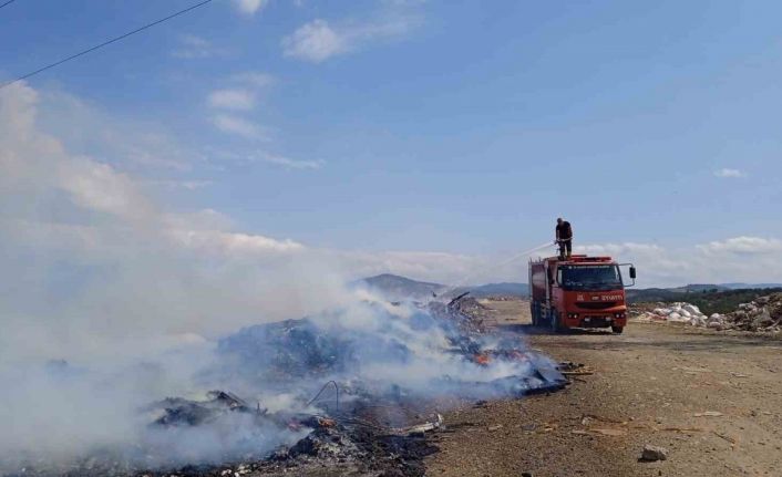 Balıkesir’de çöplük alanda çıkan yangın söndürüldü