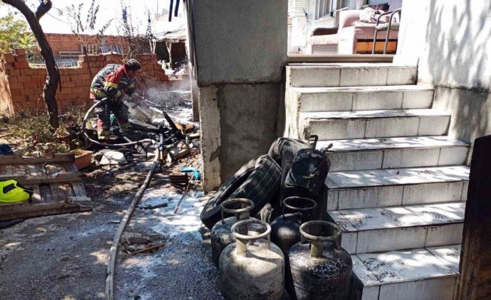 Balıkesir’de ev yangını korkuttu