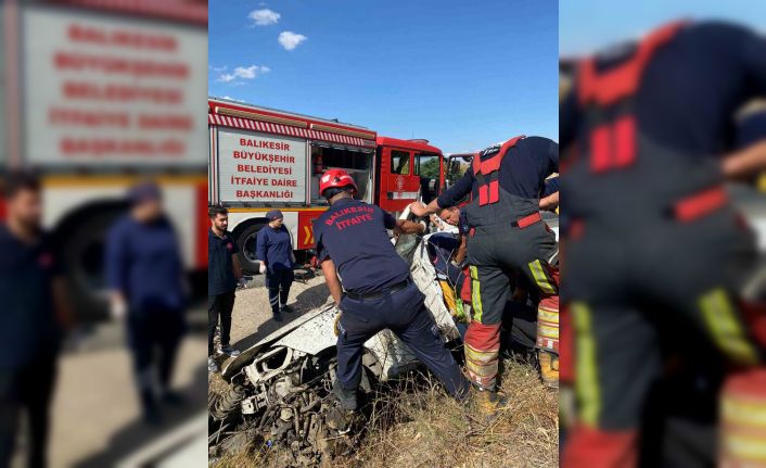 Balıkesir’de şarampole uçan araçta sıkışan 2 kişi yaralandı