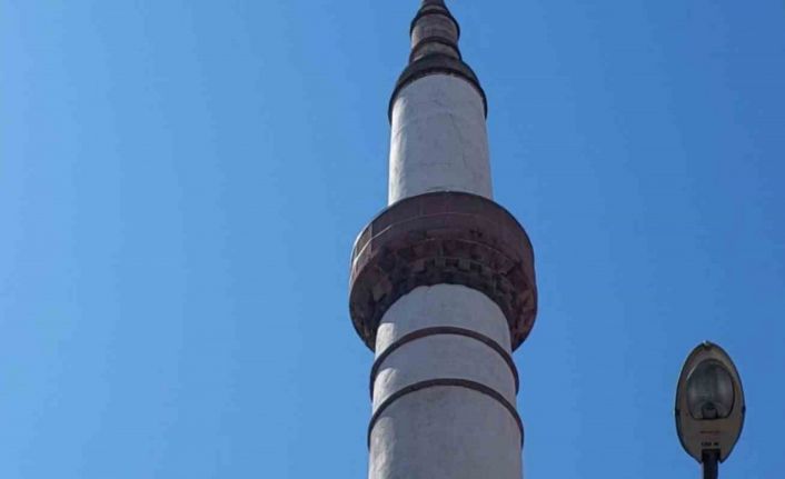 Balıkesir’de tarihi cami depremde hasar gördü