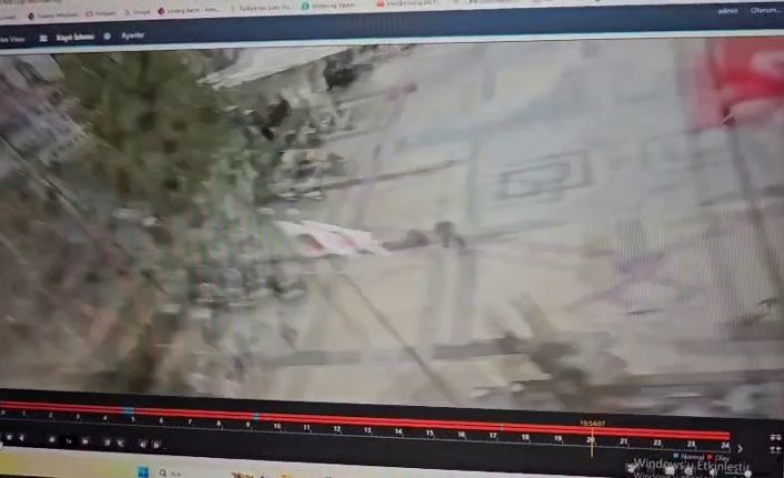 Balıkesir’deki 6.1 büyüklüğündeki deprem kamerada... Güvenlik kamerası bile sarsıntıya dayanmadı