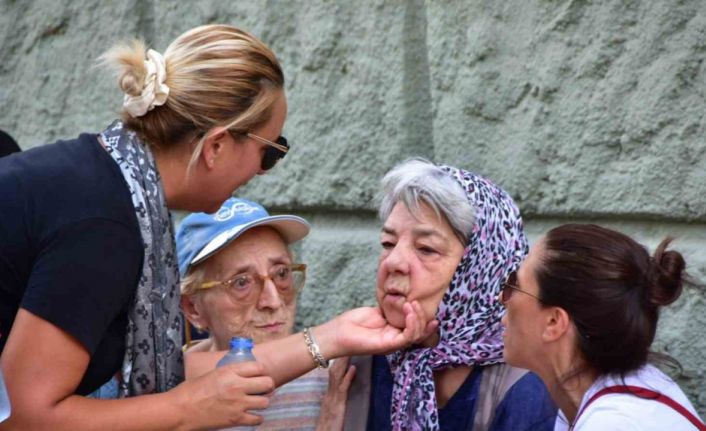 Balıkesir’deki depremde hayatını kaybeden vatandaş son yolculuğuna uğurlandı