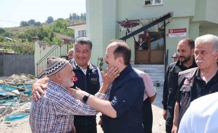 Balıkesir’in Sındırgı ilçesinde deprem sonrası çalışmalar sürüyor