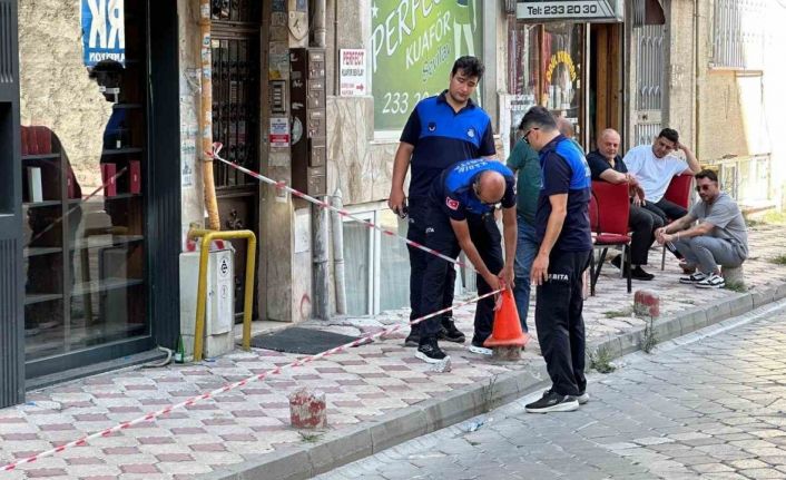 Balkondan düşen sıva parçaları korkuttu