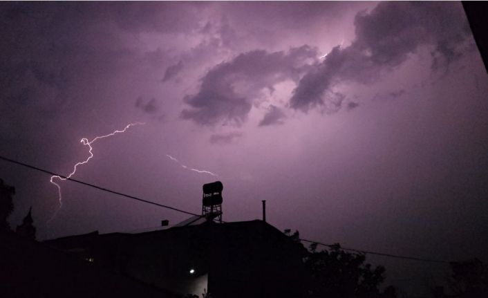 Bandırma ve Erdek’te sağanak yağış