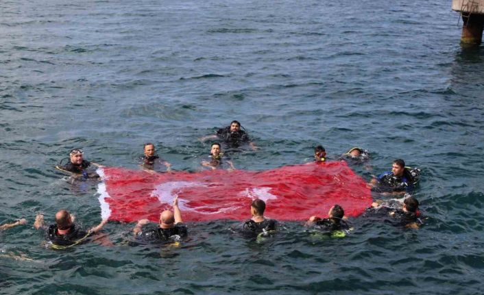 Bandırma’da 30 Ağustos’ta engelsiz zafer dalışı yapıldı