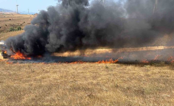 Bandırma’da araç ve arazi yangını söndürüldü