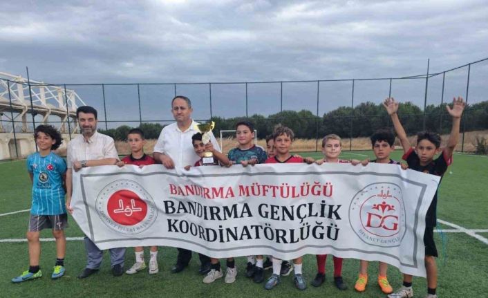 Bandırma’da yaz Kur’an kursları futbol turnuvası tamamlandı
