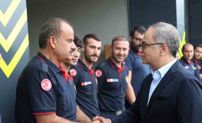 Baraçlı’dan itfaiyecilere moral ziyareti: "Türkiye’nin en gelişmiş teşkilatı"
