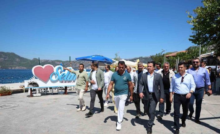Başkan Aras Marmaris’te vatandaşlarla bir araya geldi
