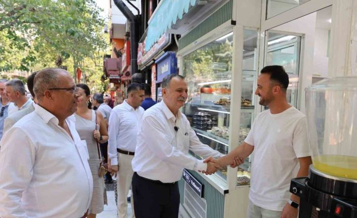 Başkan Balaban, Karaköy’de esnaf ziyareti yaptı