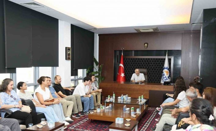 Başkan Büyükgöz, YKS’de ilk bine giren öğrencileri ağırladı