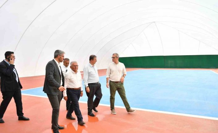 Başkan Büyükkılıç; üzeri kapatılan tenis kortları çalışmalarını inceledi