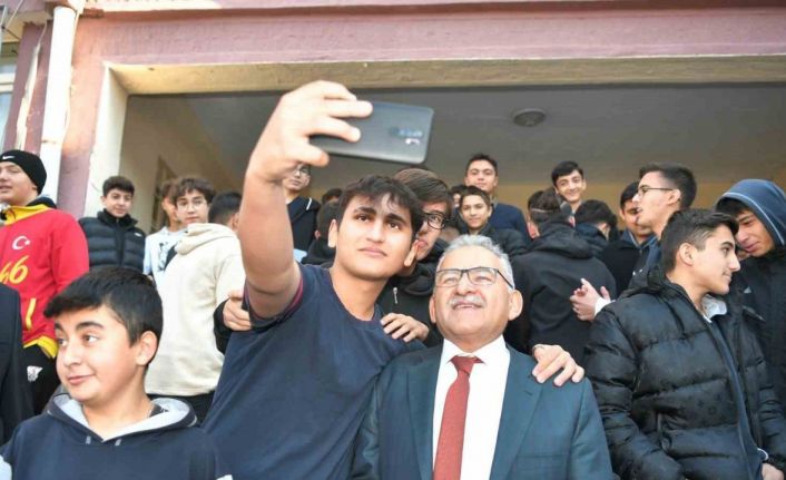 Başkan Büyükkılıç’tan müjde: Öğrencilere ulaşım kartı desteği