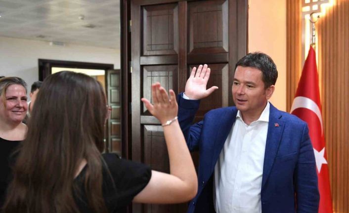 Başkan Erkan Aydın başarılı öğrencileri ödüllendirdi