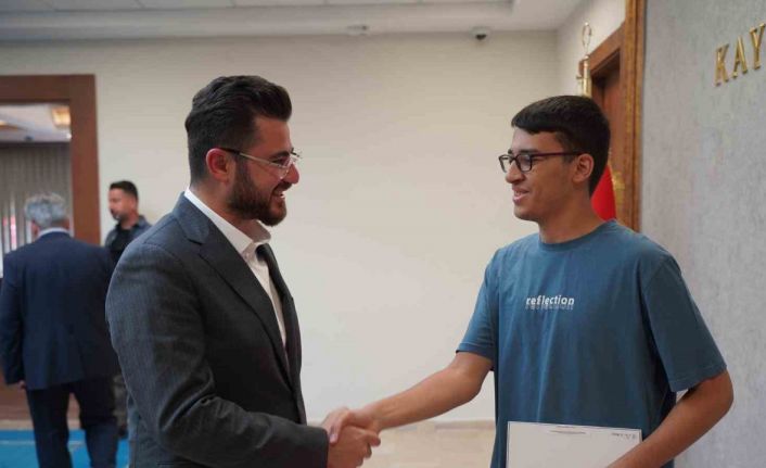 Başkan Okandan, YKS Sayısal Türkiye 3.’sü ile  bir araya geldi