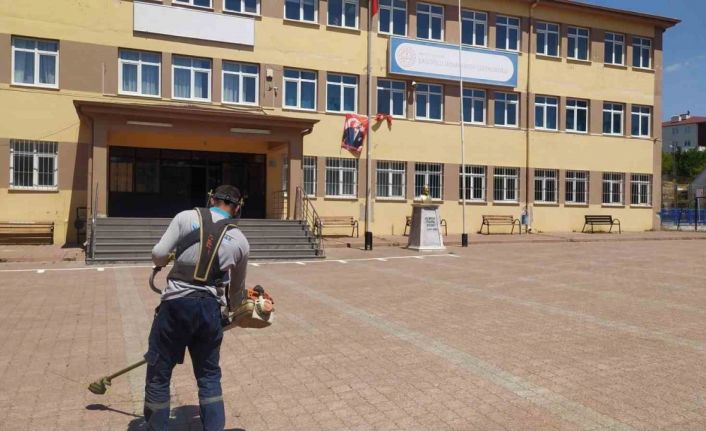 Başkan Özdoğan: "Çocuklarımız yeni döneme tertemiz okullarda başlayacak"