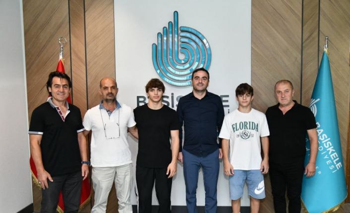 Başkan Özlü başarılı sporcuları ağırladı