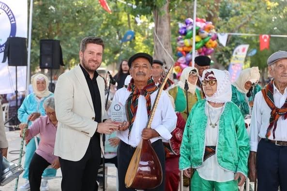 Başkan Tatık; "Zeybek ateşini yarınlara taşımak geçmiş ve geleceğimize borcumuzdur"