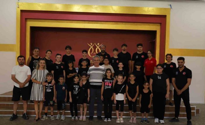 Başkan Tetik’ten Nazilli Belediyesi Halk Oyunları Topluluğu ile görüştü