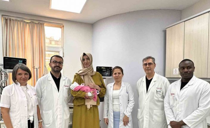 Başkent Hastanesinde hayat kurtaran operasyon: Anne ve bebeği yaşama tutundu