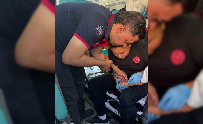 Batman’da çocuğun parmağına sıkışan cisim çıkarıldı