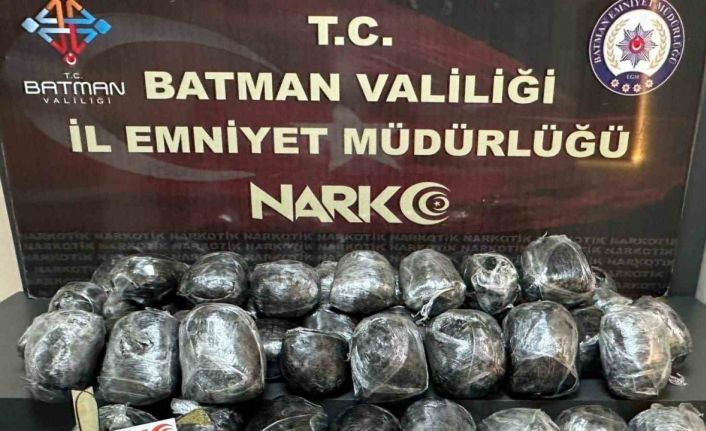 Batman’da durdurulan iki otomobilden kilolarca uyuşturucu çıktı: 4 tutuklama