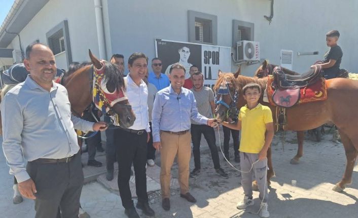 Baybatur Selendi’de esnaf ve partililerle buluştu