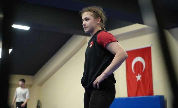 Bayburtlu milli güreşçi Akkuş, dünya üçüncüsü oldu