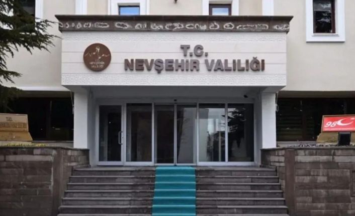 Bayrak direğindeki striptiz dansına soruşturma başlatıldı