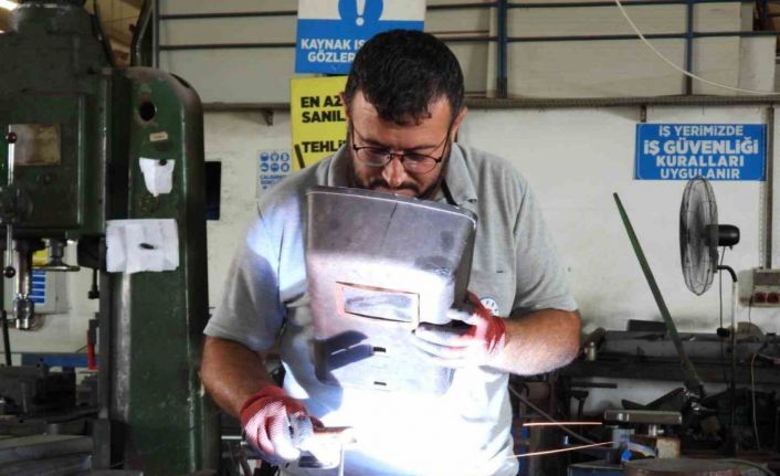 Belediye atölyesi üretiyor, Kepez güzelleşiyor