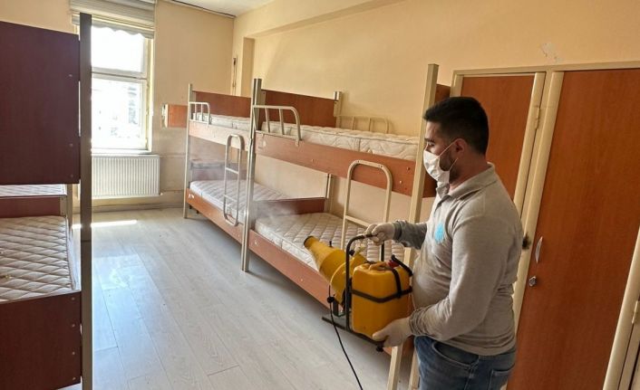 Belediyeden okullarda ilaçlama ve dezenfeksiyon