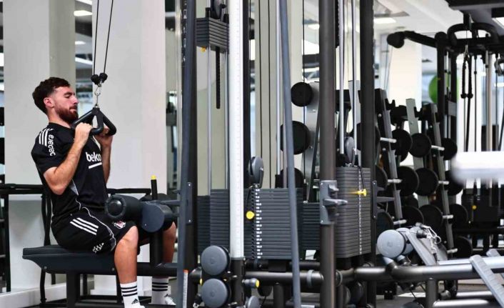 Beşiktaş, günün ikinci idmanında salonda çalıştı