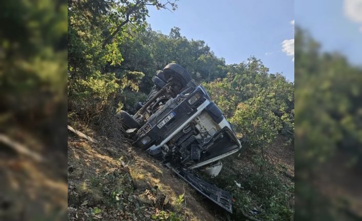 Beton mikseri şarampole yuvarlandı: 1 yaralı