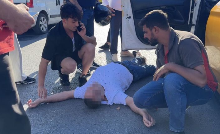 Beyoğlu’nda taksici baygınlık geçirdi: Vatandaşlar başından ayrılmadı