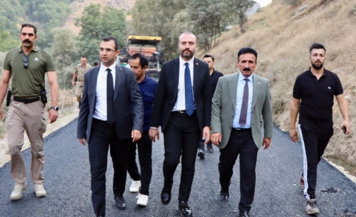 Beytüşşebap Kaymakamı Taşkıran, yol yapım çalışmalarını denetledi