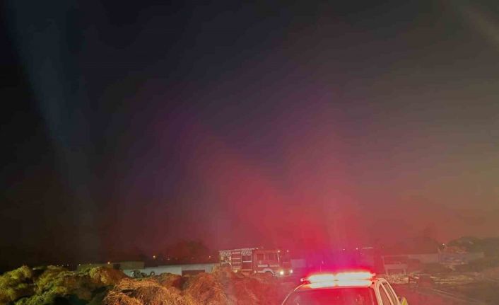 Bigadiç’te 2 bin 200 balya saman yanarak, kül oldu