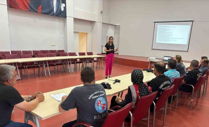 Bilecik’te arama kurtarma gönüllülerine psikososyal destek eğitimi verildi