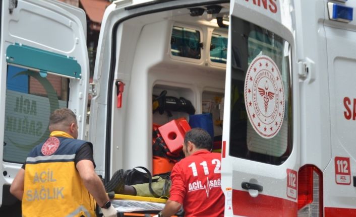 Bilecik’te hafif ticari araç ile otomobil çarpıştı, 2 yaralı