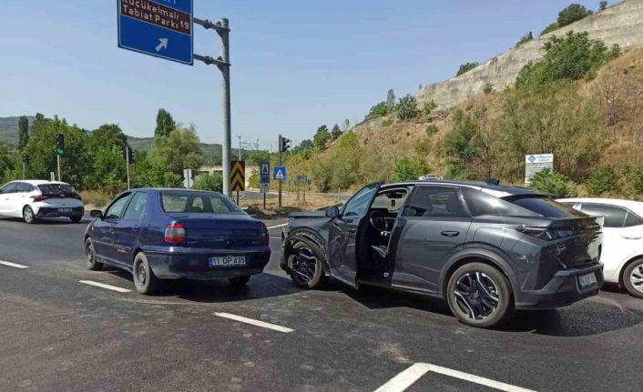 Bilecik’te iki otomobil çarpıştı: 1 yaralı