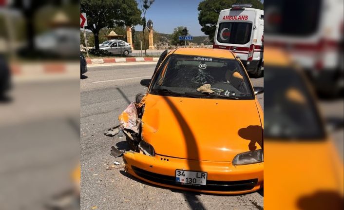 Bilecik’te otomobil aydınlatma direğine çarptı: 2 yaralı