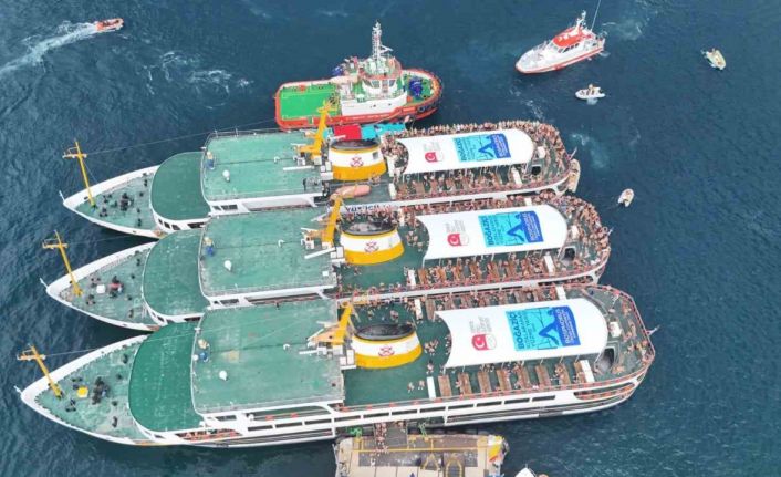 Binlerce yüzücü 37. Boğaziçi Kıtalararası Yüzme Yarışı’nda kıtaları birleştirdi