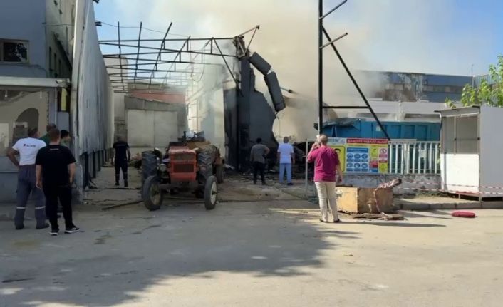 Bir kıvılcım yıkımı süren fabrikayı küle çevirdi