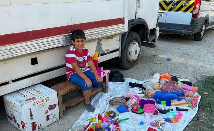 Bisiklet parası kazanmak için tezgah açan çocuklar, hayallerine erken kavuştu