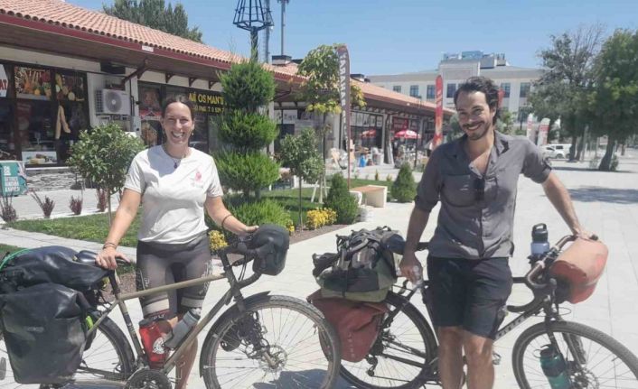 Bisikletleriyle Türkiye turu yapan Kanadalı ikili Karapınar’da