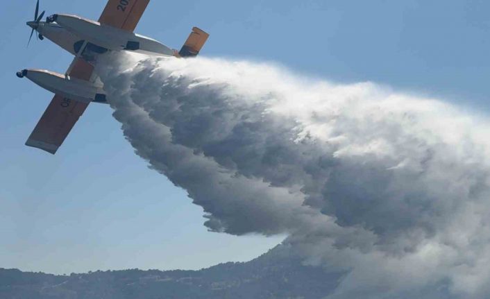 Bodrum’da uçaklardan alevlere su bombardımanı