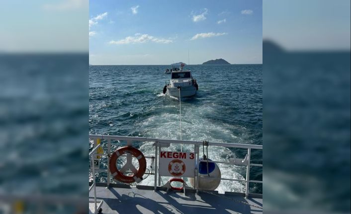Boğaz’da tekne makine arızası nedeniyle sürüklendi, 2 kişi kurtarıldı