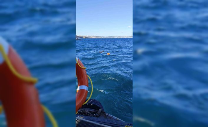 Boğulmak üzereyken vapurdaki yolcular fark etti, kurtarıldı