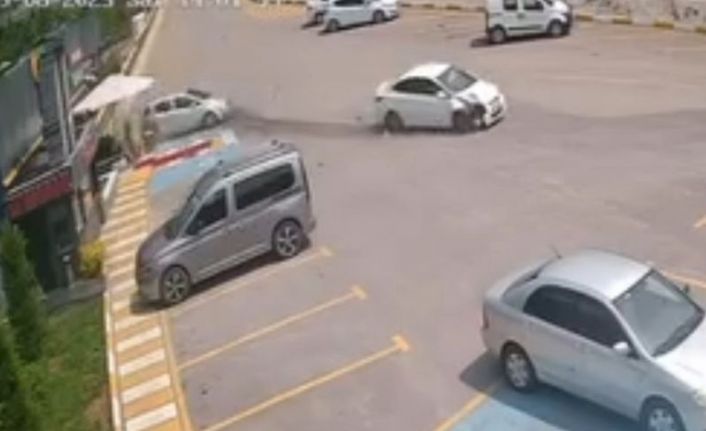 Bolu Dağı’nda otomobil, işletme otoparkına daldı